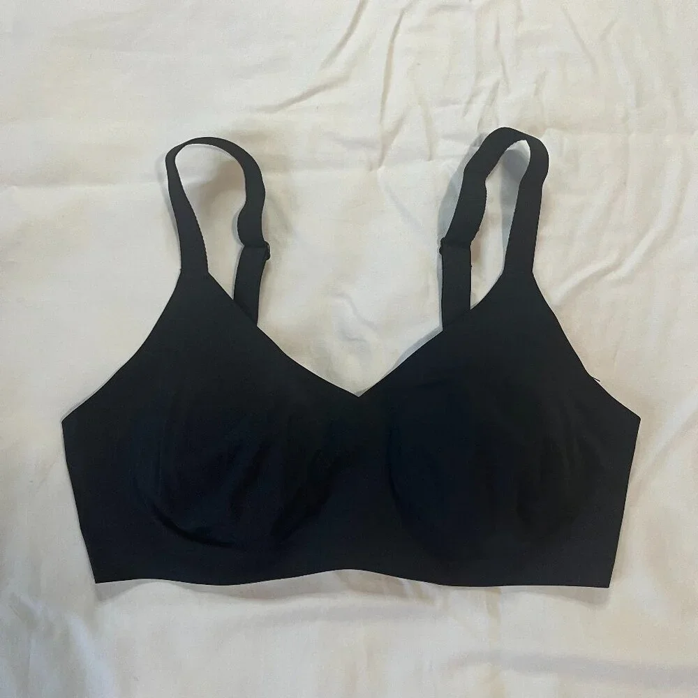 Knit Solid Black Padded V-Neck Evolution Adjustable Bra (NWT) | Size 6